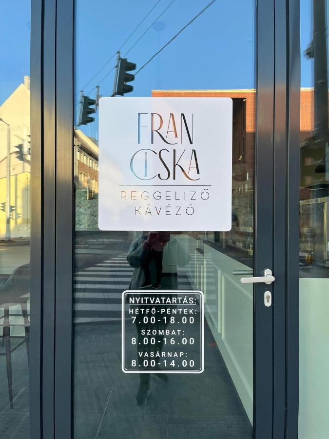 Mox Downtown Apartman Debrecen Eksteriør bilde